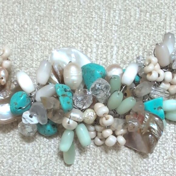Elegant Hand Crafted 18" Multicolor Coastal Beaded Necklace - Picture 5 of 9